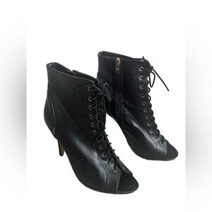 Hot Tomato Women’s Black Lace-Up Side Zipper Peep Toe Boots. Size: 9.5M